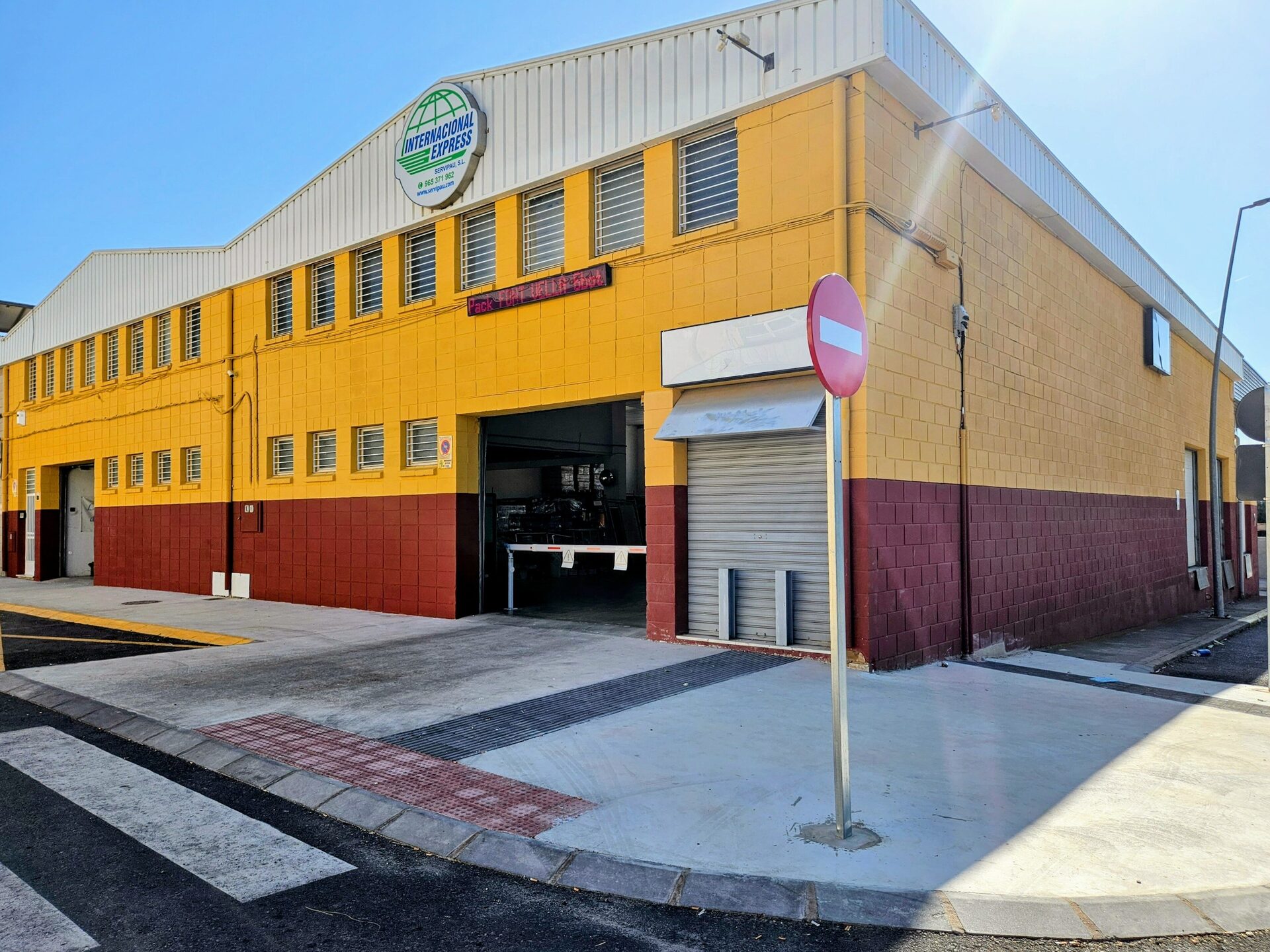 Fachada principal de Servipau